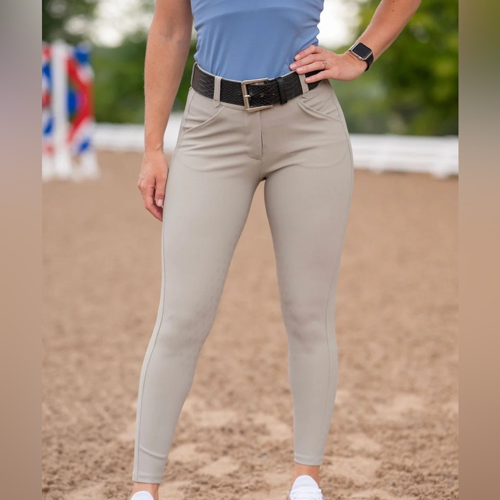 FREE RIDE EQUESTRIAN PRO SPARKLE WATERPROOF. Brand new never worn SIZE 28.